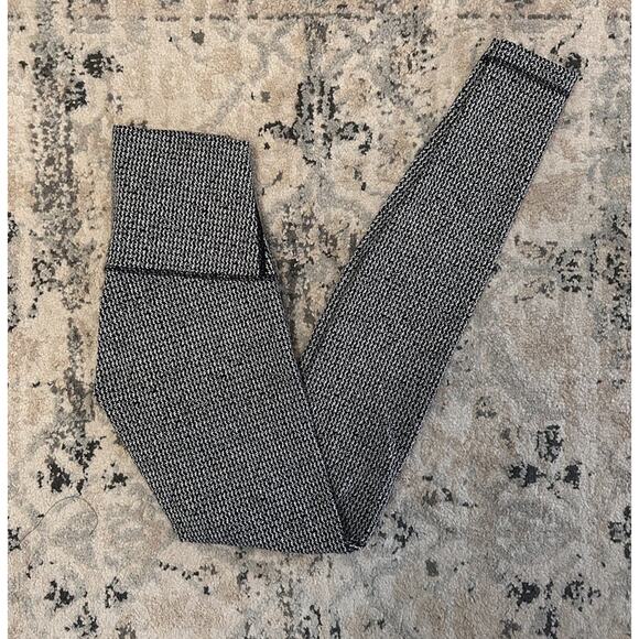 Lululemon Women’s Houndstooth Black White Athletic Leggings Size 4 31” Inseam - Picture 6 of 6